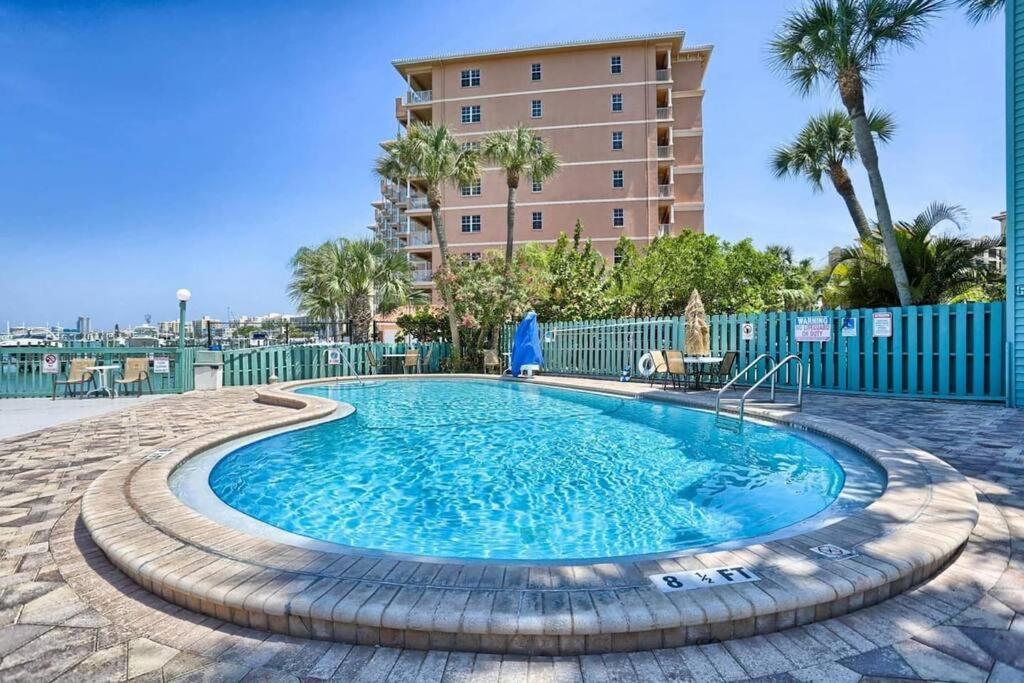 Location! Coastal Charm I 5 Min Walk To Beach, Shops & Rest شاطئ كليرووتر المظهر الخارجي الصورة