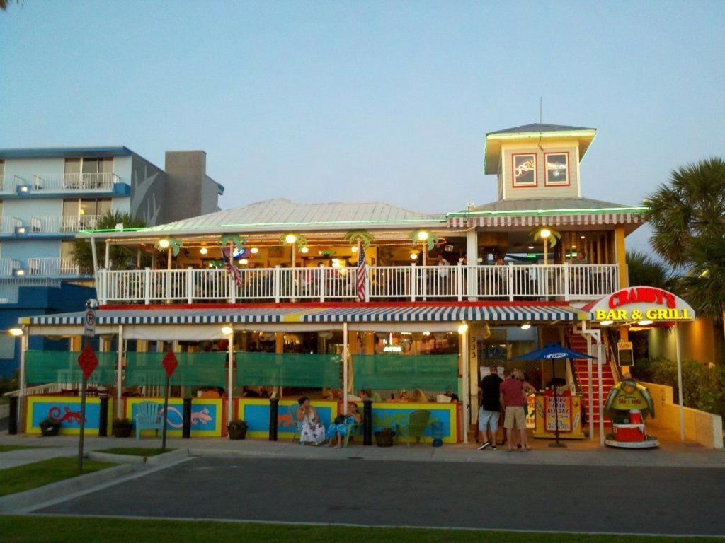 Location! Coastal Charm I 5 Min Walk To Beach, Shops & Rest شاطئ كليرووتر المظهر الخارجي الصورة