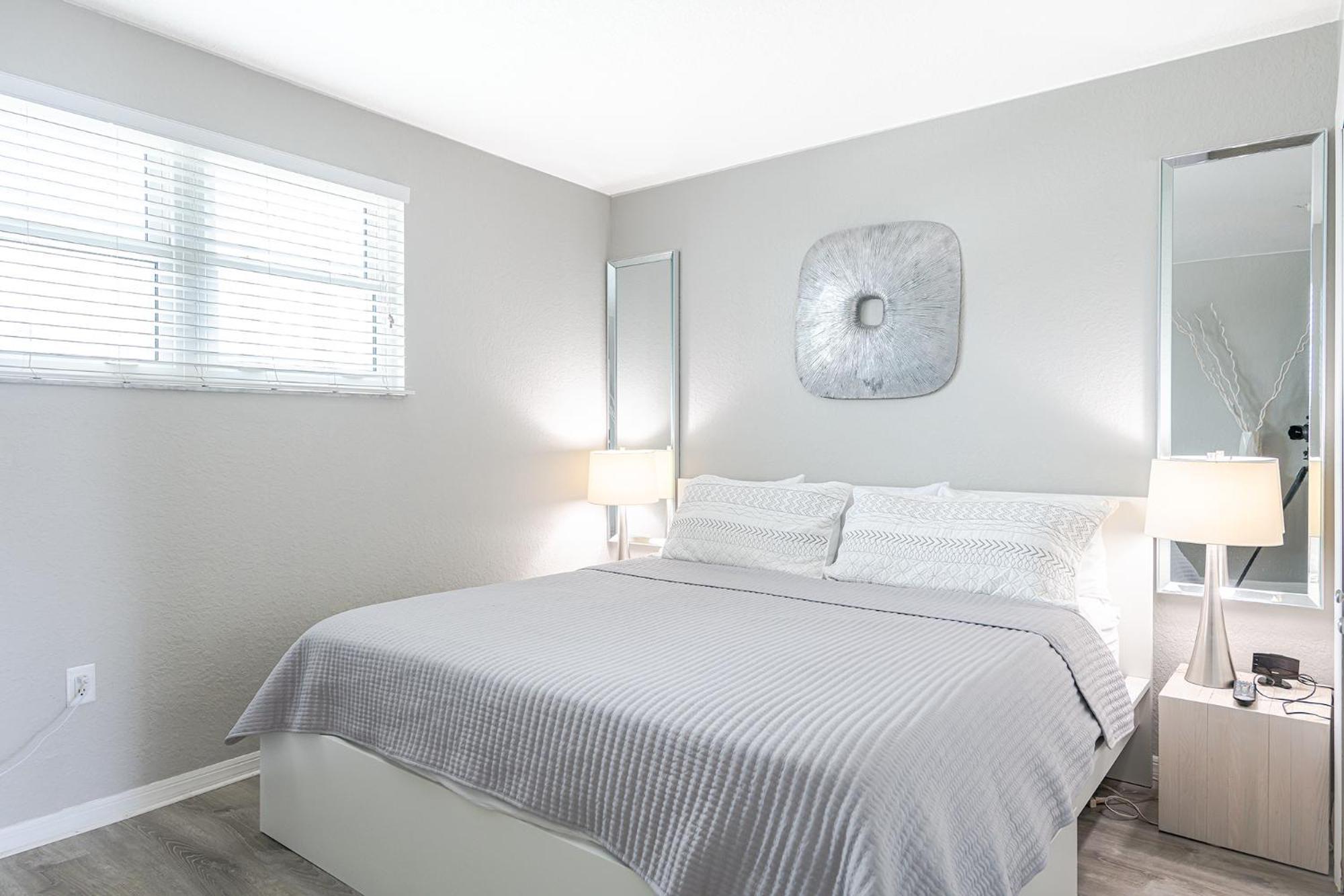 Location! Coastal Charm I 5 Min Walk To Beach, Shops & Rest شاطئ كليرووتر المظهر الخارجي الصورة