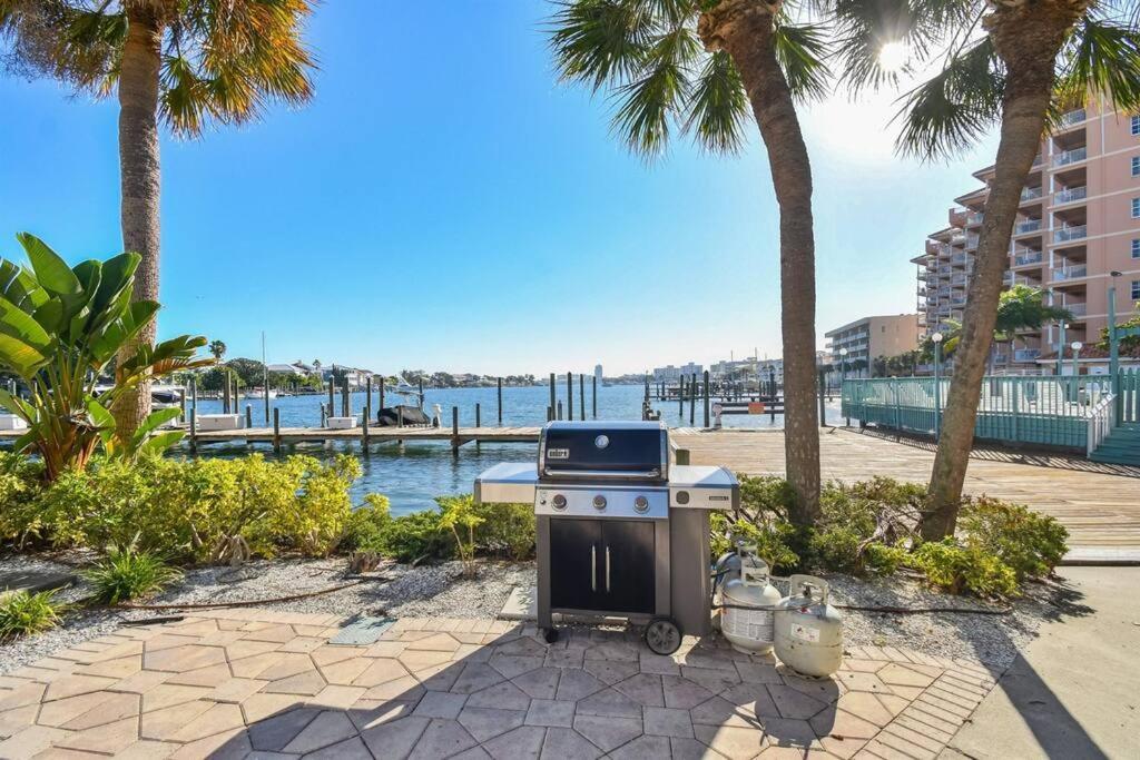 Location! Coastal Charm I 5 Min Walk To Beach, Shops & Rest شاطئ كليرووتر المظهر الخارجي الصورة