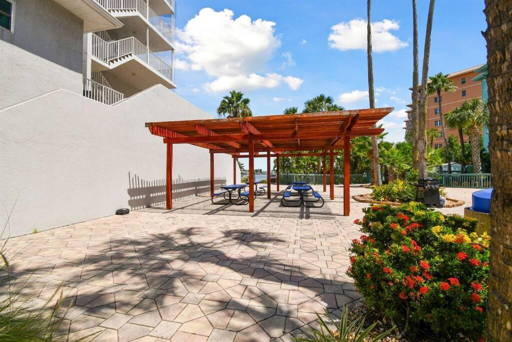 Location! Coastal Charm I 5 Min Walk To Beach, Shops & Rest شاطئ كليرووتر المظهر الخارجي الصورة