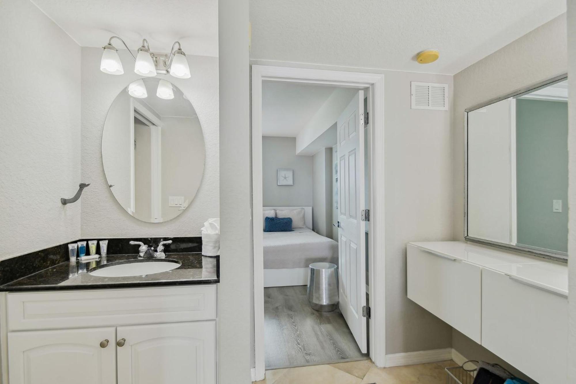 Location! Coastal Charm I 5 Min Walk To Beach, Shops & Rest شاطئ كليرووتر المظهر الخارجي الصورة